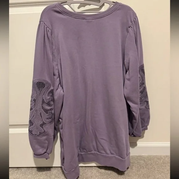 Lavender Embroidered Women's Top - Picture 4 of 6